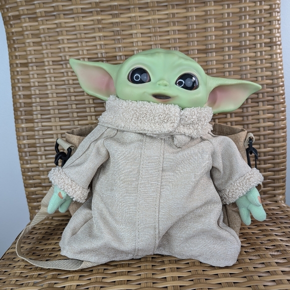 Star Wars The Mandalorian The Child Plush Bundle Baby Yoda Grogu Carrying Bag - Picture 7 of 11